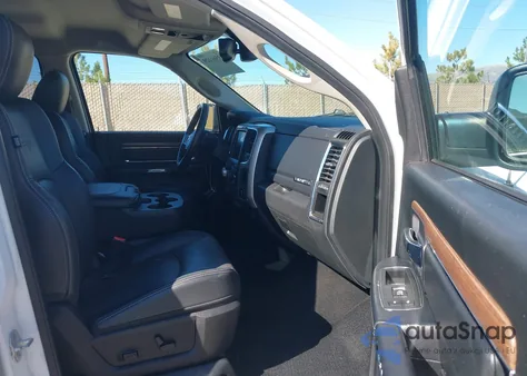 2015 Ram 1500 Laramie из США, поврежденный, VIN 1C6RR7NT7FS768782